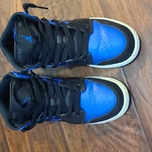 Jordan 1 mid royal blue  5Y